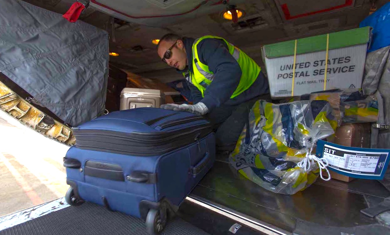 Moving Suitcases.1 (LI)
